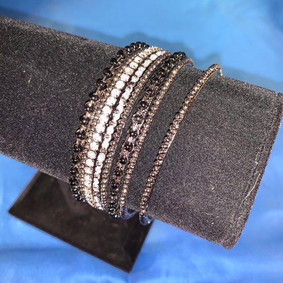 Bangle bracelets. - Picture 2 of 2